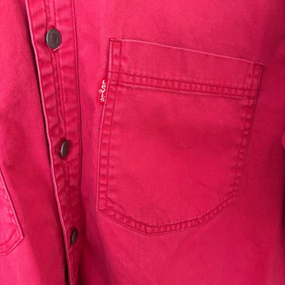 Vintage Levi’s Red Tab long-sleeve cotton chambray work shirt - Picture 4 of 8